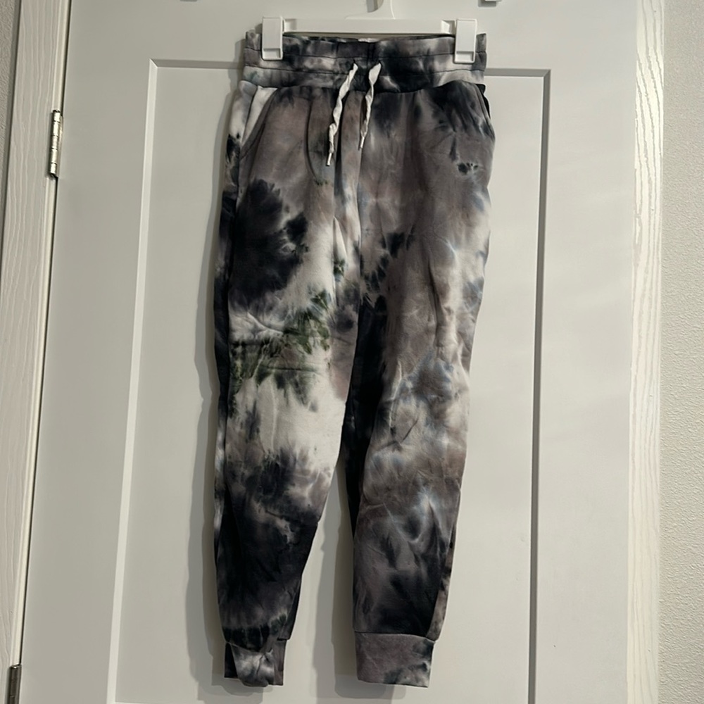Women’s medium tie die joggers